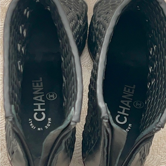 Chanel
Black Woven Leather Ankle Logo Cap-toe Ankle Block Heels Boots/Booties - Picture 5 of 6